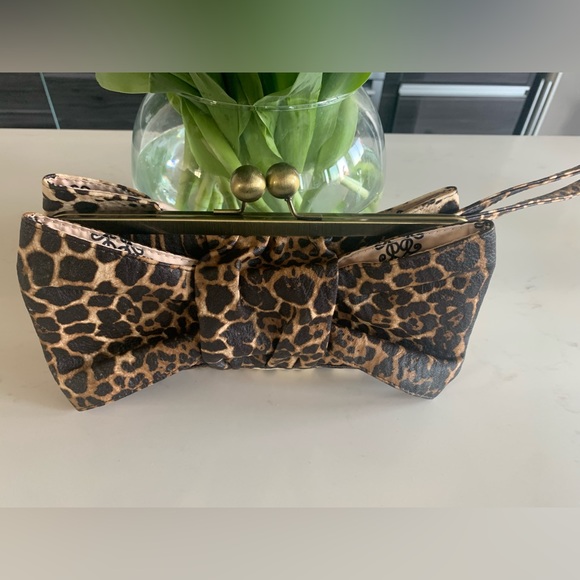 4 / 20$ Cheetah Print Bow Clutch - Picture 5 of 5